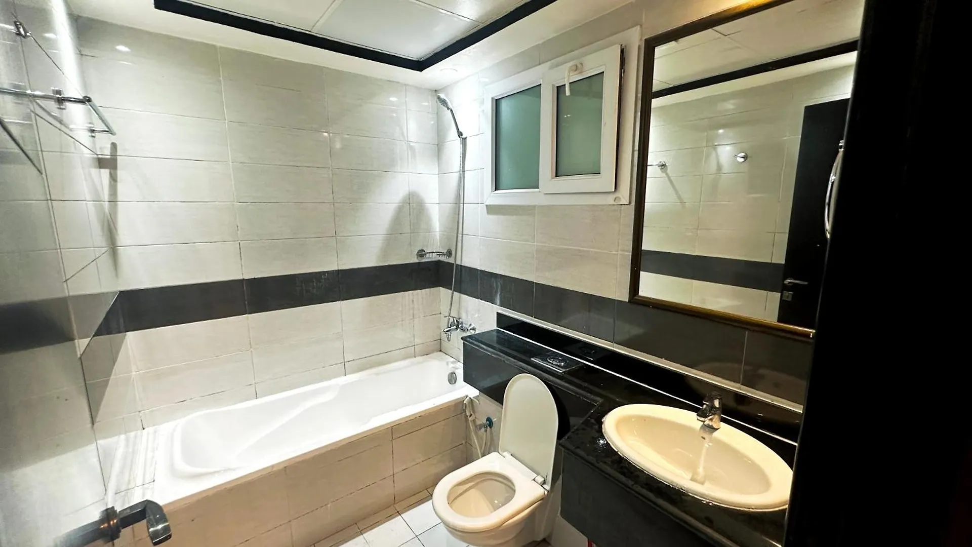 Partition Room In Al Seef Near Burjuman Metro Dubai Homestay