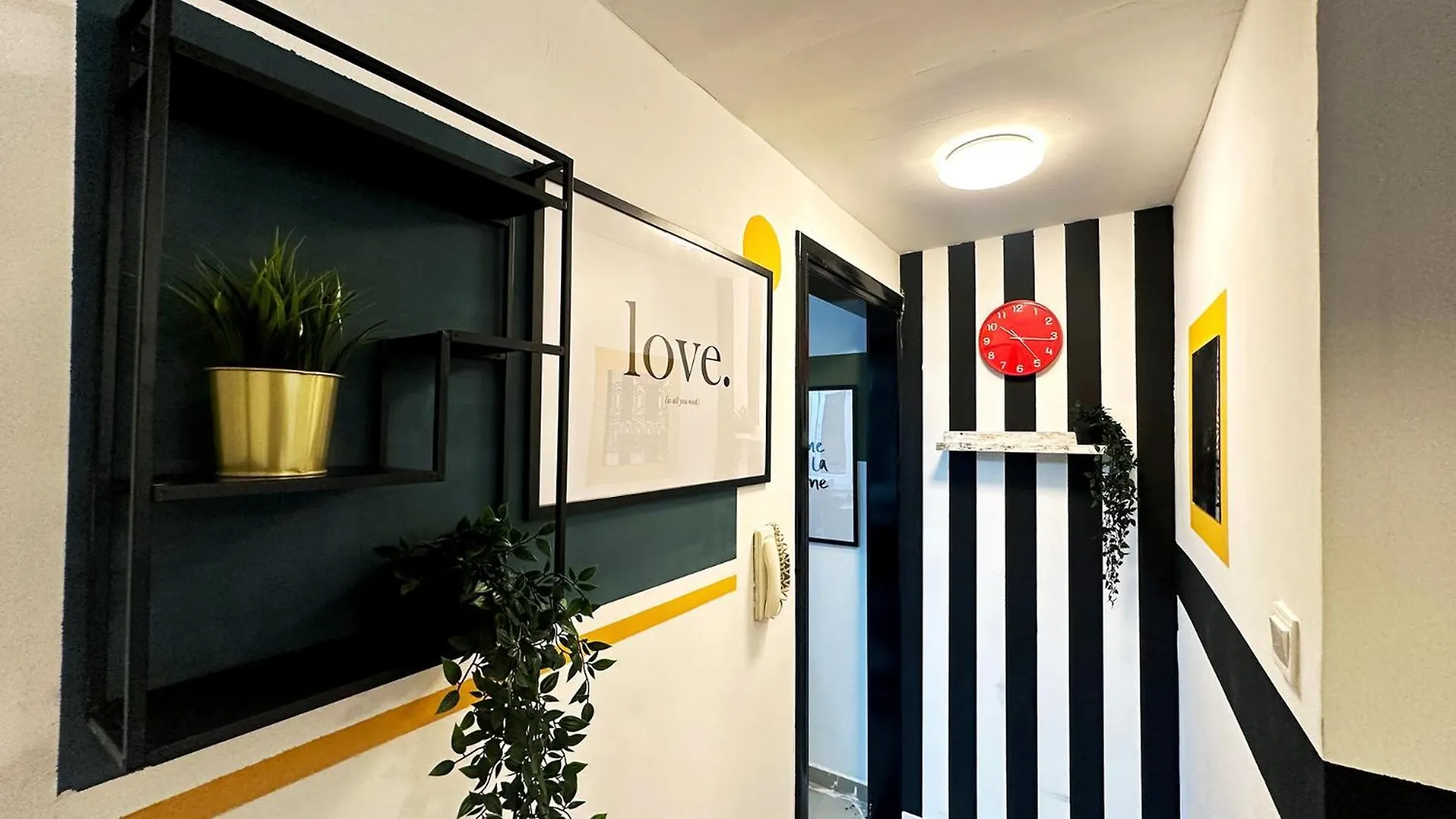 Partition Room In Al Seef Near Burjuman Metro Dubai United Arab Emirates