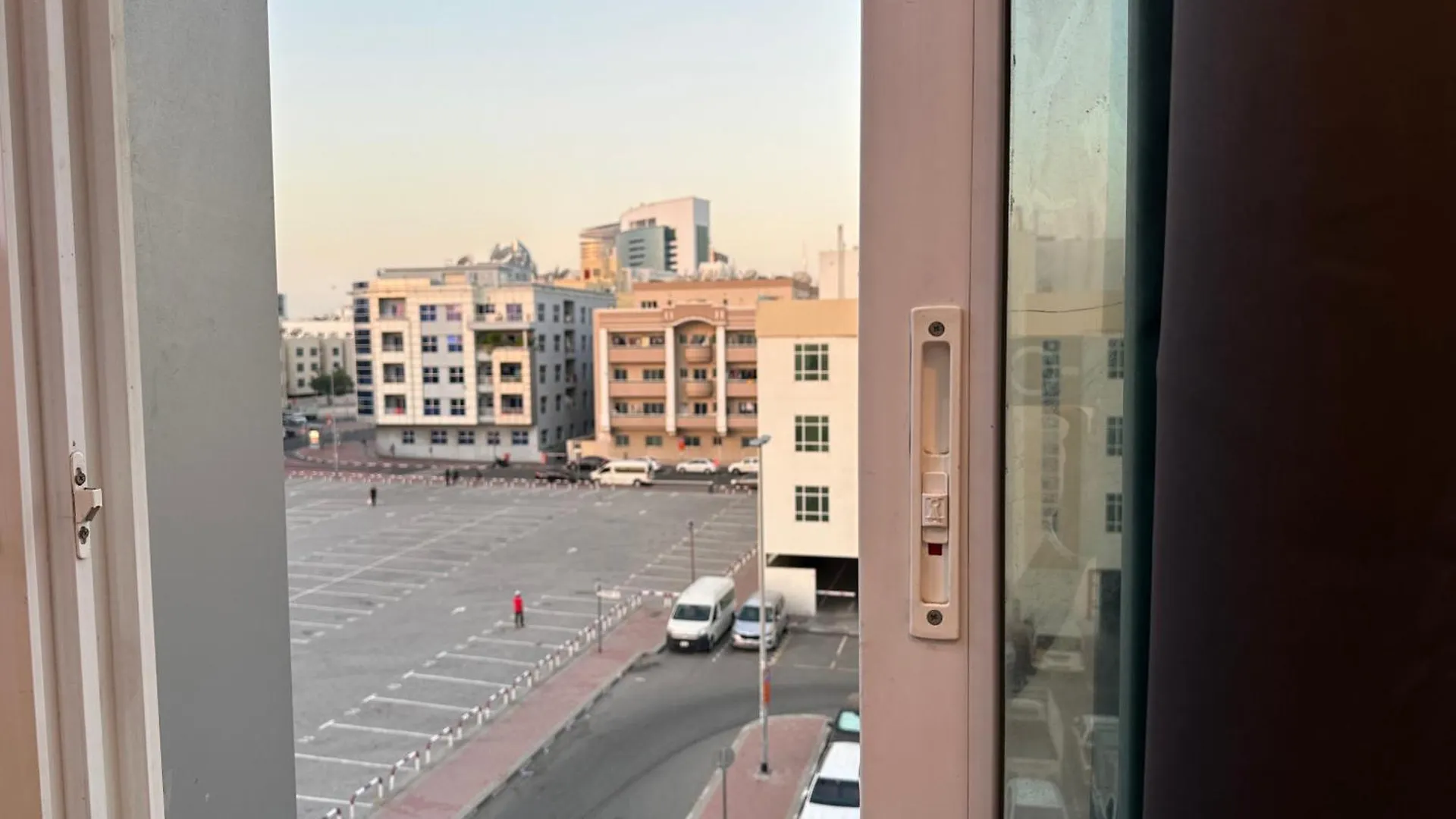 Partition Room In Al Seef Near Burjuman Metro 두바이 아랍에미리트