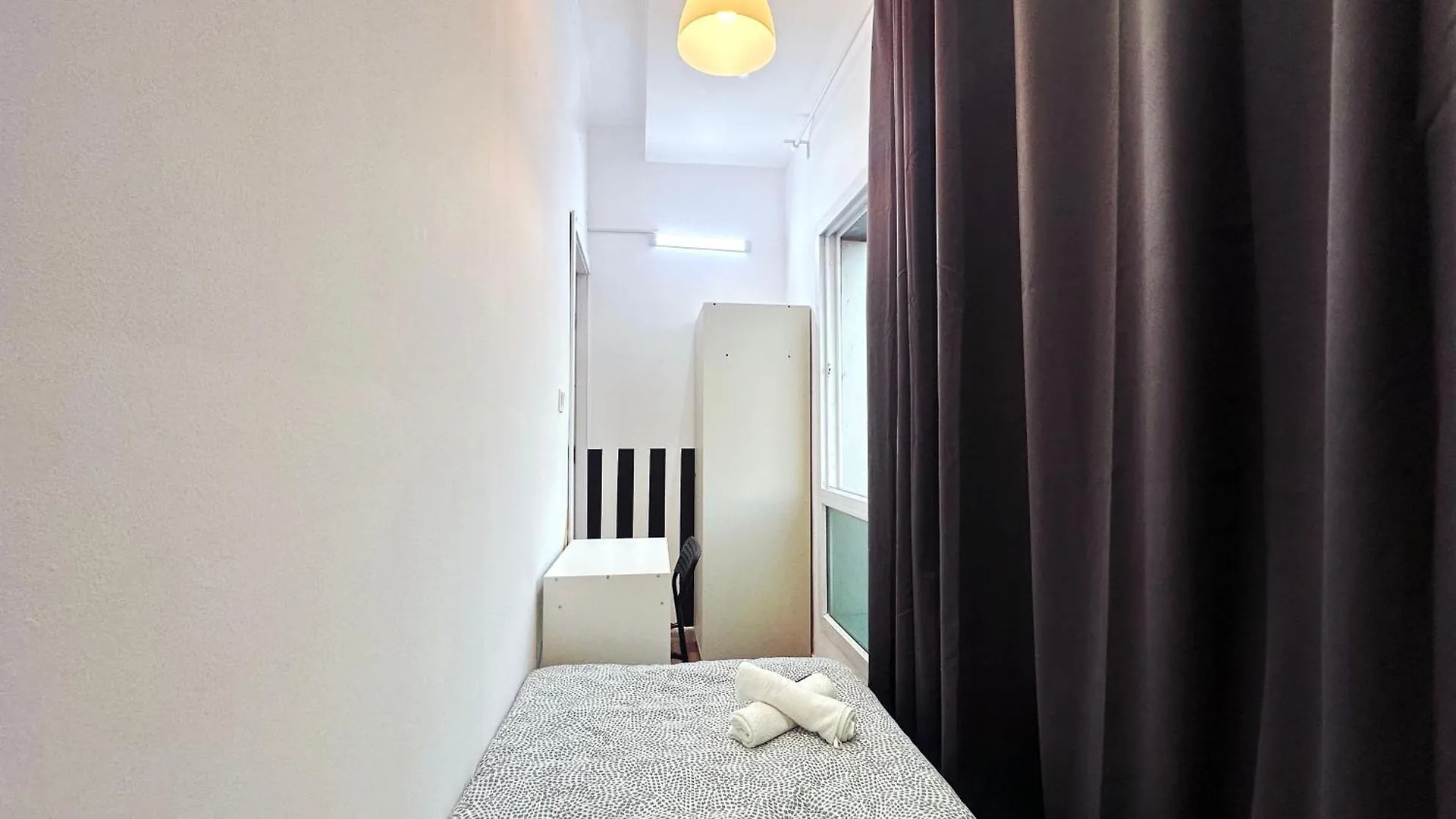 Partition Room In Al Seef Near Burjuman Metro Dubai Homestay
